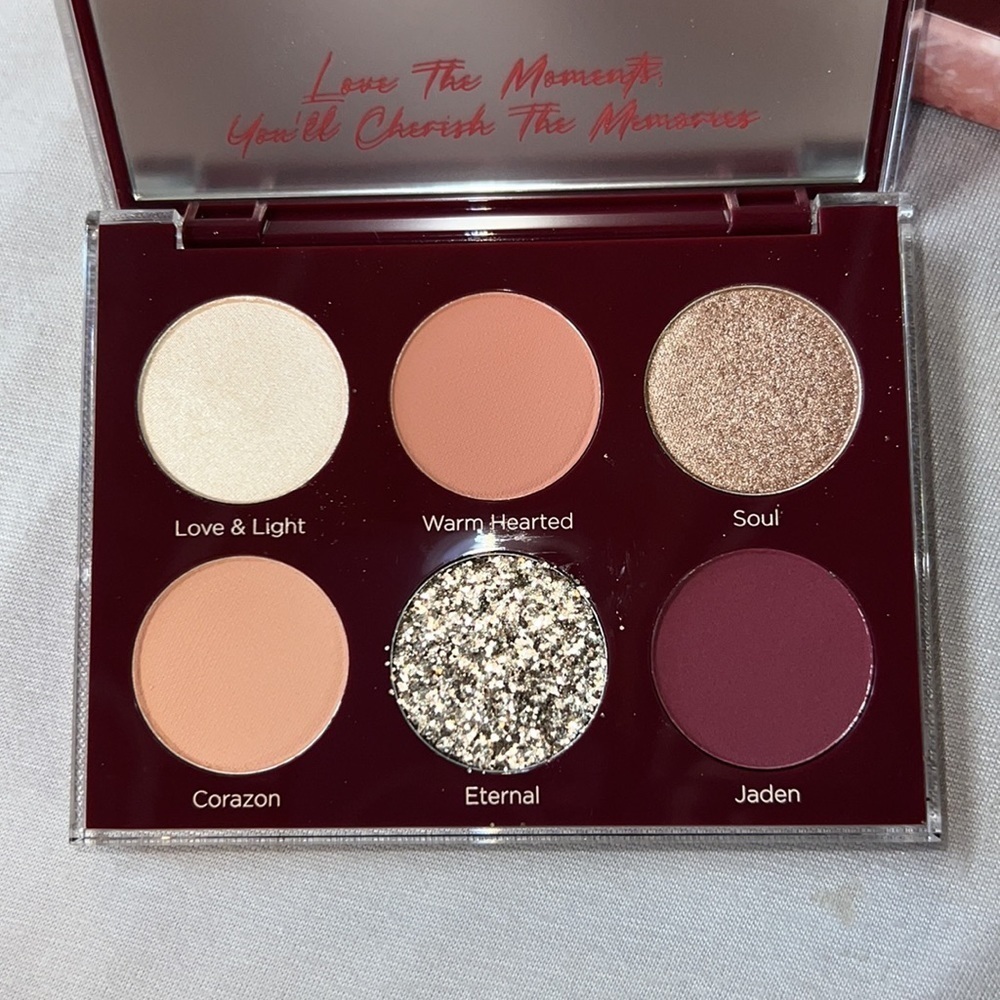 Dominique Unconditional Palette - Picture 5 of 7
